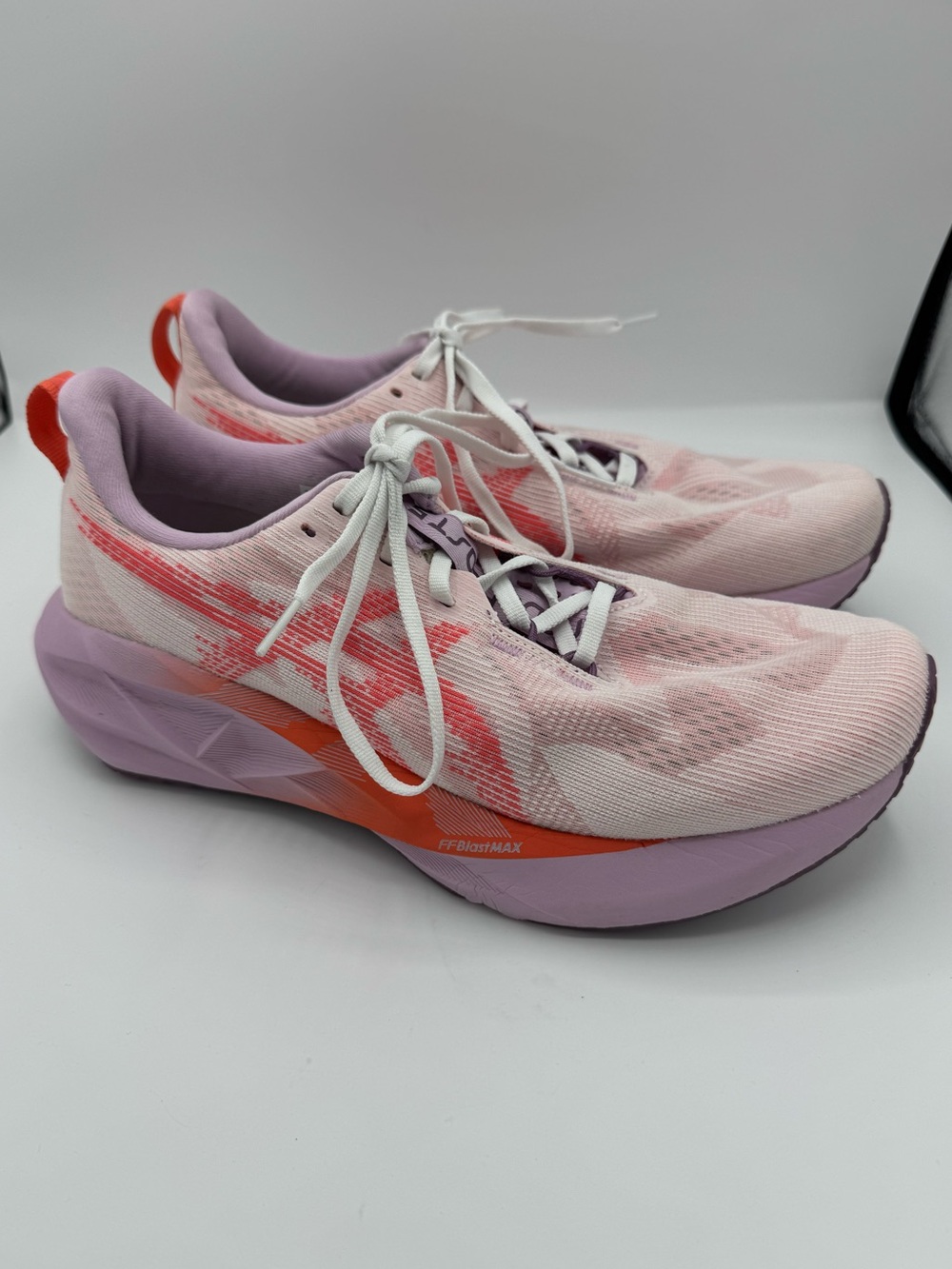ASICS Novablast 5 Women's‎ Size 9.5 White Coral Reef Running Shoes 1012B766